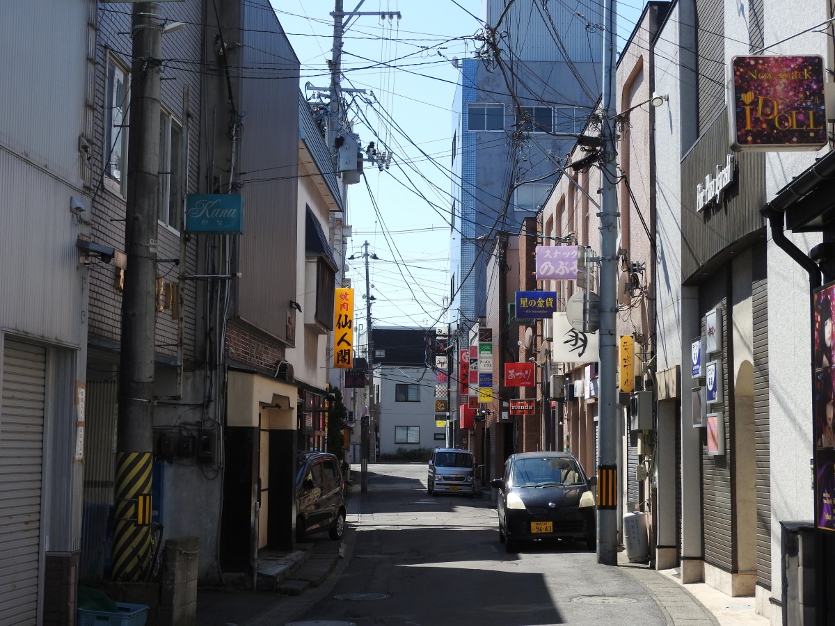 本町～川端町の通り